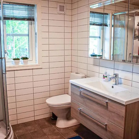 4 Bedroom Beautiful In Semesterbostad
